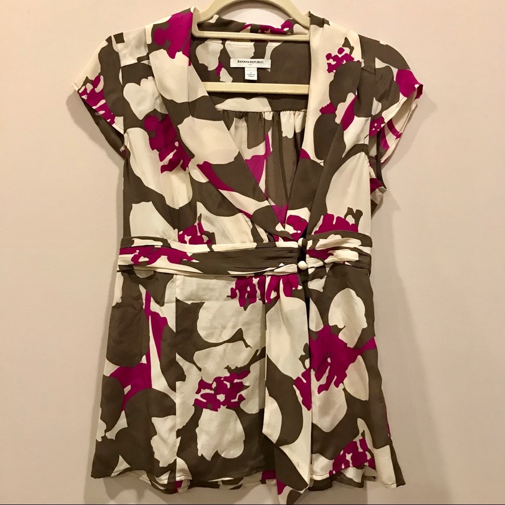 REDUCED: NWOT Banana Republic Factory Top, Size S